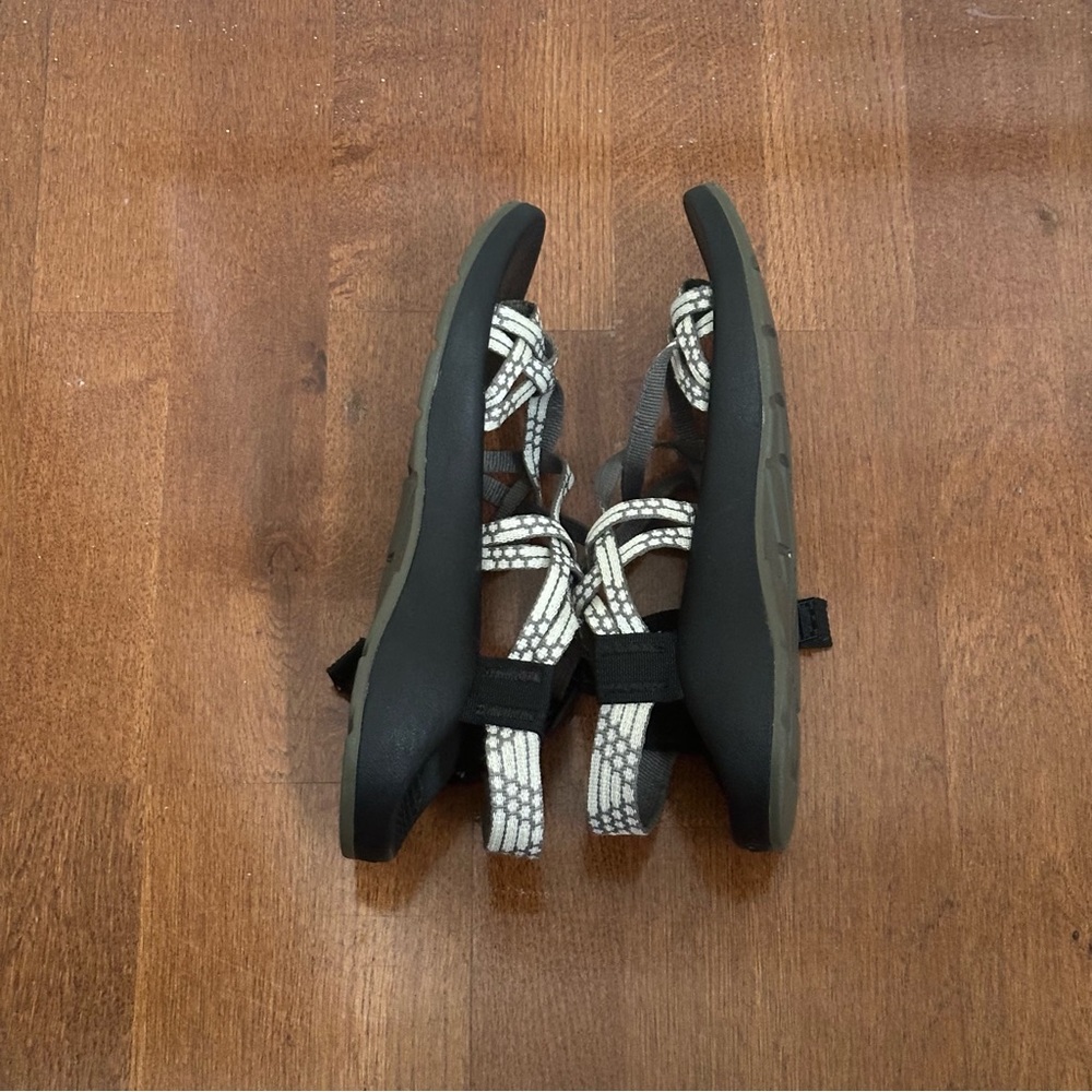 Chacos Grey and White Women's Sandals Size 7 - Picture 9 of 13